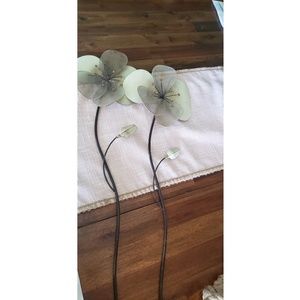 2 metal wall flowers